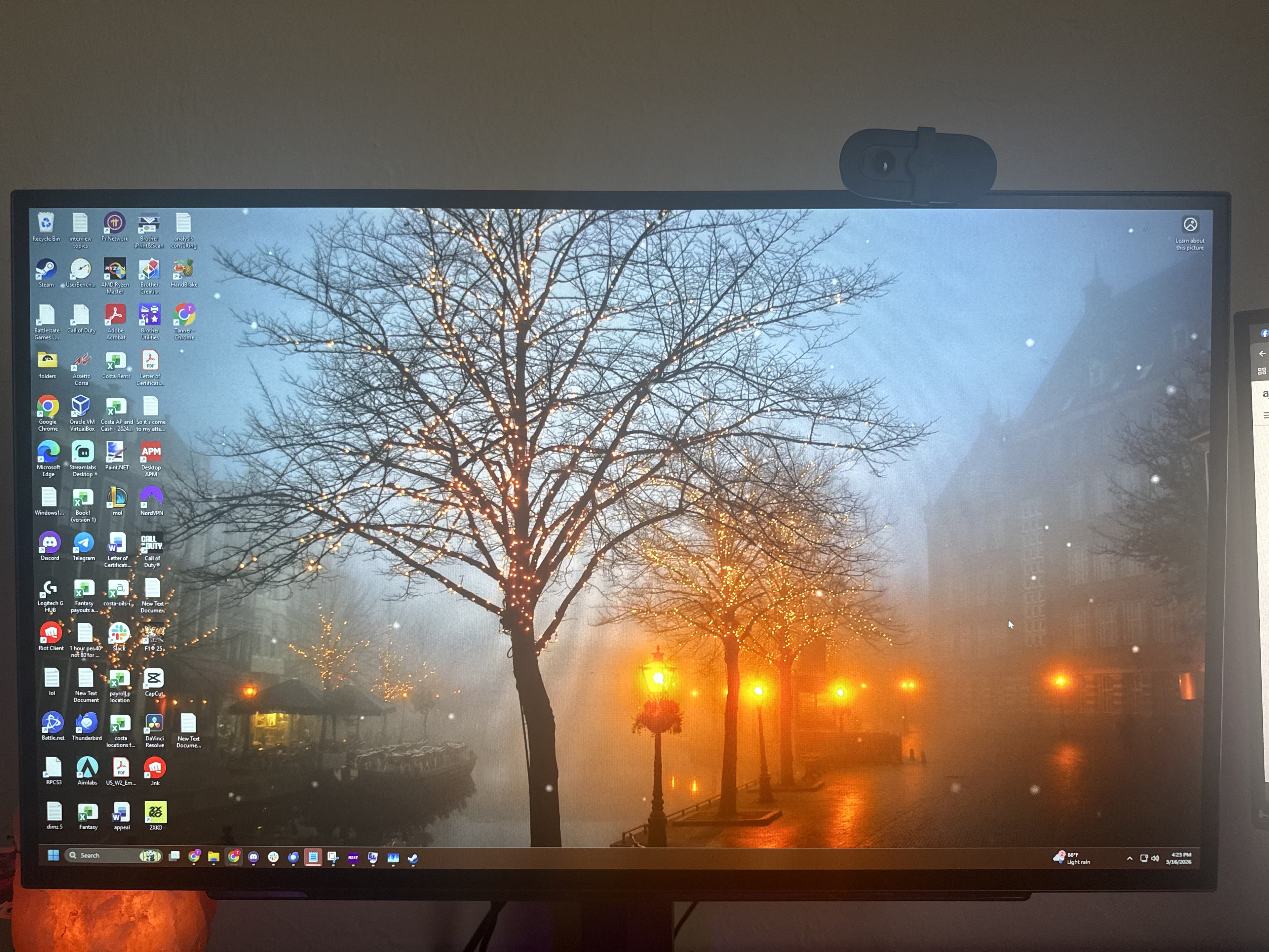 LG UltraGear 27GR95QE 27" QHD OLED 240Hz Gaming Monitor .03ms Response Time - product photo 3 at Keystone Discounts