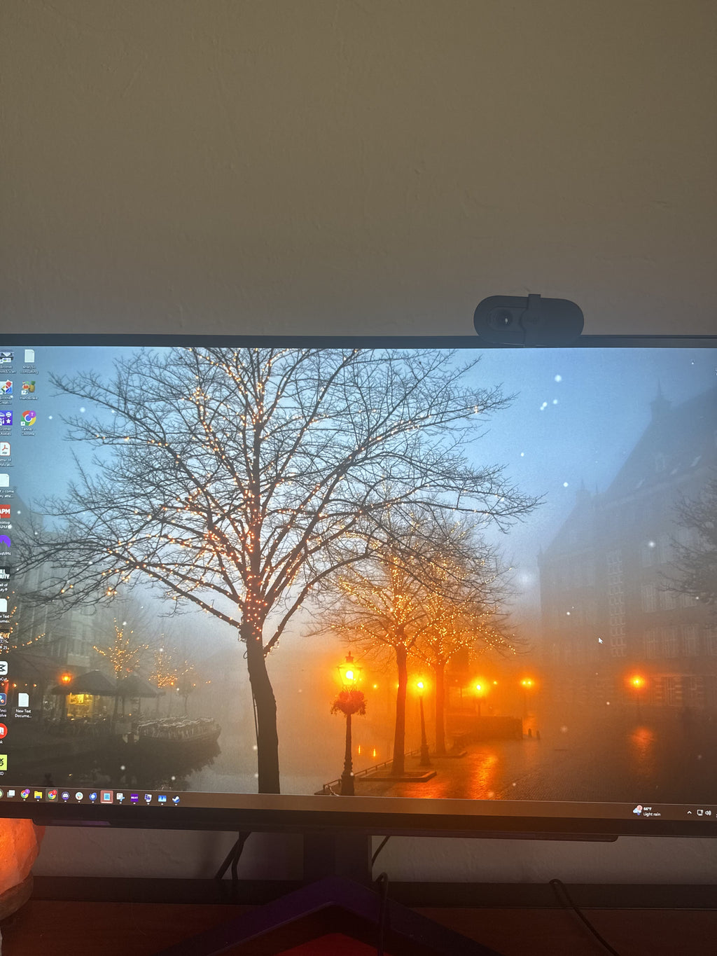 LG UltraGear 27GR95QE 27" QHD OLED 240Hz Gaming Monitor .03ms Response Time - product photo 4 at Keystone Discounts